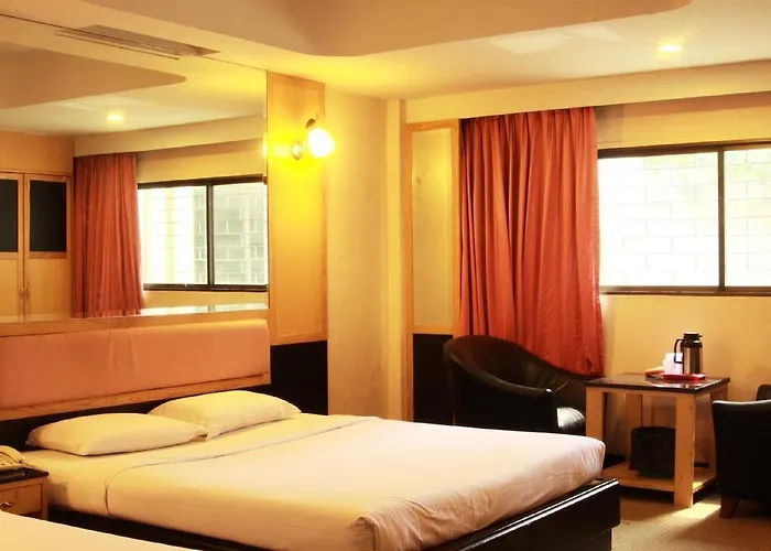 Pradipat Hotel 3*