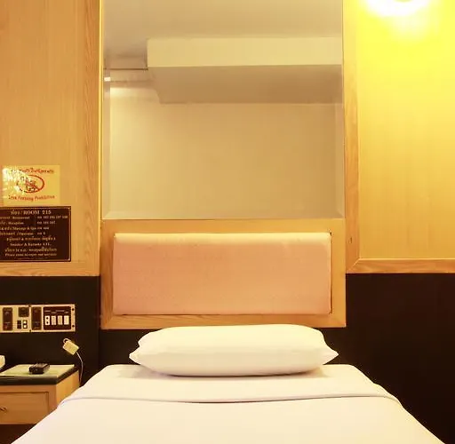 Hotel Pradipat 3*